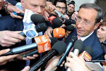 Στα χαρακώματα Σίλβιο Μπερλουσκόνι και Τζιανφράνκο Φίνι