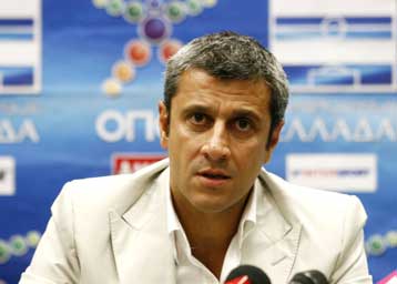 Περιμένουν τον Κουζέν στη Λάρισα και κοιτάζουν Πετρόπουλο και Καπό