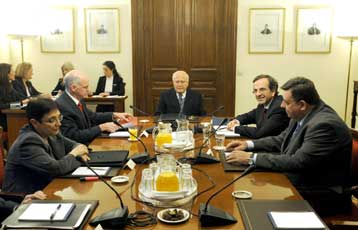 Προς συνάντηση των πολιτικών αρχηγών για τις κρίσιμες εξελίξεις