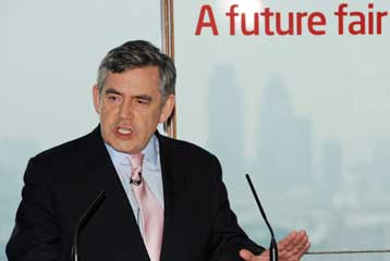 «Ανοιχτη μέχρι την τελευταία στιγμή» η αναμέτρηση των τριών υποψήφιων στη Βρετανία