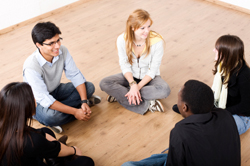 Ανώνυμοι Υπερφάγοι: Ένα χέρι βοήθειας σε όσους έχουν προβληματική σχέση με το φαγητό