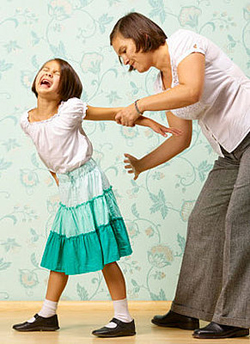 Η σωματική τιμωρία κάνει το παιδί επιθετικό