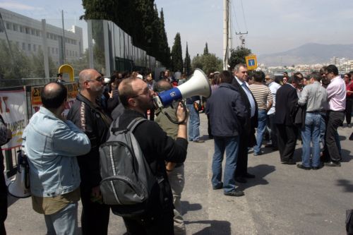 Κατάληψη από εργαζόμενους των γραφείων του υπουργείου Παιδείας στην Αχαρνών