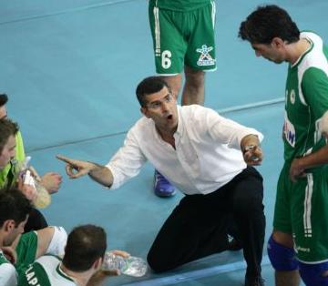 Παραμένει στον πάγκο του Παναθηναϊκού ο Στέλιος Καζάζης