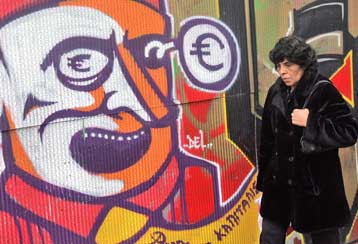 Φόβο, οργή, αλλά και ελπίδα εκφράζουν οι πολίτες εν όψει των οικονομικών μέτρων