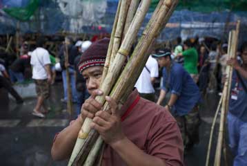 Ενισχύσεις από όλη τη χώρα φέρνουν οι διαδηλωτές στη Ταϊλάνδη