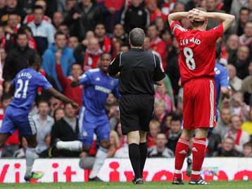 Η Τσέλσι έκανε… περίπατο στο Ανφιλντ και βλέπει τίτλο