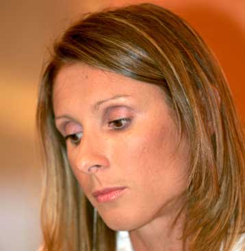 «Δεν έπραξα κάτι κακό» τόνισε η Θάνου που αποχωρεί από τα κουλουάρ