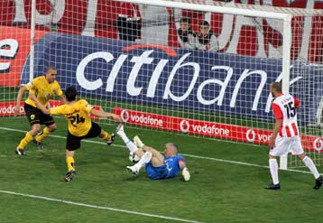 Οργή της ΑΕΚ κατά της διαιτησίας, ένταση με Δημητριάδη