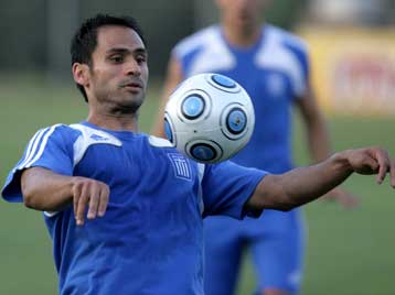 Μέσα ο Πατσατζόγλου, έξω ο Αμανατίδης στις επιλογές Ρεχάγκελ