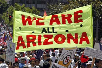 Με μποϊκοτάζ κατά της Αριζόνας κλιμακώνονται οι αντιδράσεις για το μεταναστευτικό νόμο