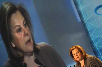 Τον Σεπτέμβριο στην Βουλή ο νέος αναπτυξιακός νόμος λέει η Λούκα Κατσέλη