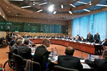 Να διατηρήσουν οι τράπεζες την έκθεσή τους σε ελληνικά δάνεια ζητούν οι Βρυξέλλες