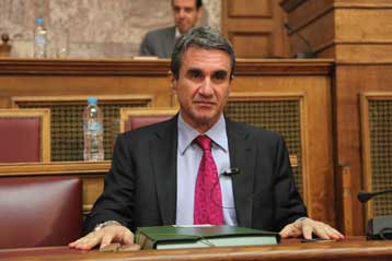 Κίνητρα για την παραμονή των δημοσίων υπαλλήλων στην εργασία δίνει η κυβέρνηση