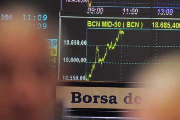 Ανοδικά κινείται και πάλι το spread, υποχωρεί το ευρώ έναντι του δολαρίου