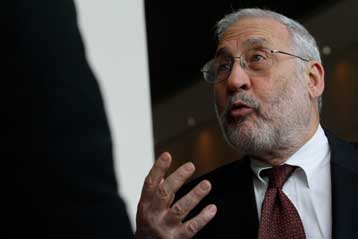 Bραχύβιο το ευρώ εάν δεν λυθούν τα θεσμικά προβλήματα της ΕΕ, λέει ο Στίγκλιτς