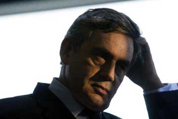 Η ώρα της κάλπης στη Βρετανία με «άγνωστο Χ» την αυτοδυναμία