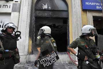 Στην κορυφή της διεθνούς ειδησεογραφίας η τραγωδία στο κέντρο της Αθήνας