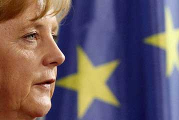 Το μέλλον της Ευρώπης κρέμεται από την επιτυχία της ελληνικής βοήθειας, λέει η Μέρκελ