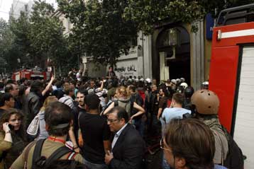 Αναζητούνται οι δράστες της επίθεσης στο υποκατάστημα της Marfin