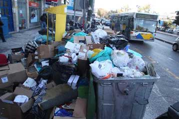 Λόφοι τα σκουπίδια σε Αθήνα, Πειραιά και Θεσσαλονίκη