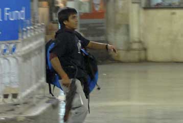 Σε θάνατο καταδίκασε ινδικό δικαστήριο το μοναδικό επιζώντα των επιθέσεων στη Βομβάη