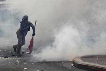 Στον εισαγγελέα οδηγήθηκαν 22 νεαροί μετά τα επεισόδια της Τετάρτης