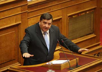 «Αναγκαστικό ‘ναι’» στα μέτρα για τη σωτηρία της χώρας, ανακοίνωσε ο Γ.Καρατζαφέρης