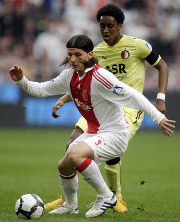 Θέλουν Πάντελιτς, ελπίζουν για Γιοβάνοβιτς στο Λιμάνι