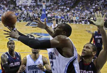 Οι Μάτζικ νίκησαν ξανά τους Χοκς και έφτασαν στο 2-0