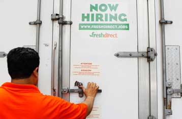 Αύξηση των θέσεων απασχολήσης στις ΗΠΑ τον Απρίλιο, παραμένει όμως υψηλή η ανεργία