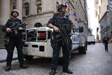 Ύποπτο πακέτο «έκλεισε» προσωρινά τμήμα της Times Square στη Νέα Υόρκη