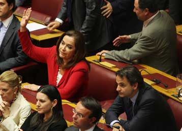 Δικαιούμαι να κρατήσω την έδρα μου, δηλώνει η Ντόρα Μπακογιάννη