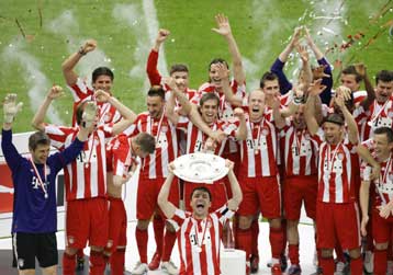 Πρωταθλήτρια η Μπάγερν, φουλάρει για το… τρεμπλ