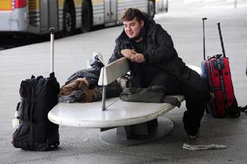 Συνεχίζονται τα προβλήματα με τις ευρωπαϊκές πτήσεις λόγω της ηφαιστειακής τέφρας