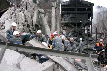 Νεκροί και εγκλωβισμένοι από εκρήξεις σε ανθρακωρυχείο της Σιβηρίας