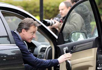 Σε συμφωνία φαίνεται πως καταλήγουν Τόρις και Φιλελεύθεροι στη Βρετανία