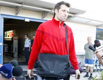 Επιστροφή του Ολυμπιακού από το Παρίσι με… αλλαγή συμπεριφοράς εν όψει πλέι οφ