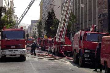 Υπό έλεγχο η πυρκαγιά στο ΤΕΙ Πειραιά στο Αιγάλεω