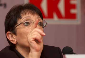 Επαγρύπνηση και αντεπίθεση ζήτησε από τη νεολαία η γγ του ΚΚΕ