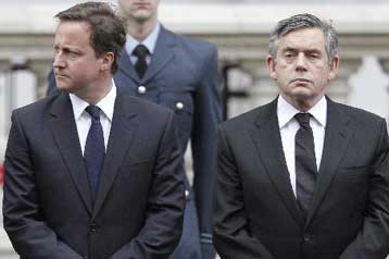 Πυρετώδης διαπραγμάτευση σε δύο ταμπλό για τους Φιλελεύθερους στη Βρετανία