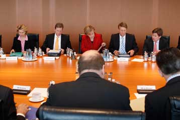 Εγκρίνει η γερμανική κυβέρνηση τη συμμετοχή στο πακέτο για το ευρώ, επιφυλακτικό το SPD