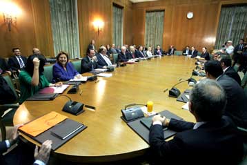 Πιθανή η αναδιαπραγμάτευση των επιτοκίων για την Ελλάδα, λέει η κυβέρνηση