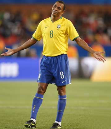 Ο Ζιλμπέρτο Σίλβα αρχηγός στην 23άδα που ανακοίνωσε ο Ντούνγκα