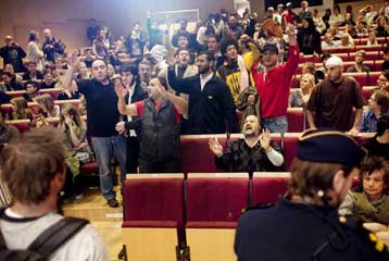 Προπηλακισμός Σουηδού γελιογράφου που απεικόνισε τον Μωάμεθ σαν σκύλο