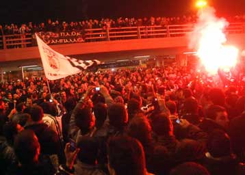 Αποθέωση της αποστολής του ΠΑΟΚ, αλλά και του «Σάλπι»