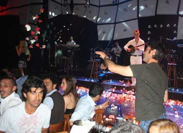 Γλέντι μέχρι πρωίας για τους παίκτες του Σάντος