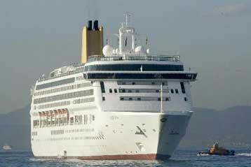 Ταλαιπωρία για χιλιάδες επιβάτες ξένων κρουαζιερόπλοιων στον Πειραιά