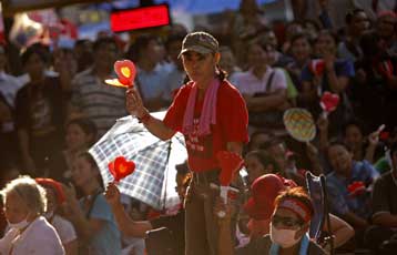 Εκρήξεις και πυροβολισμοί στην πρωτεύουσα της Ταϊλάνδης