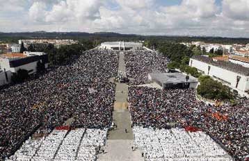 Τεράστια προσέλευση στη λειτουργία του Πάπα στη Φάτιμα της Πορτογαλίας